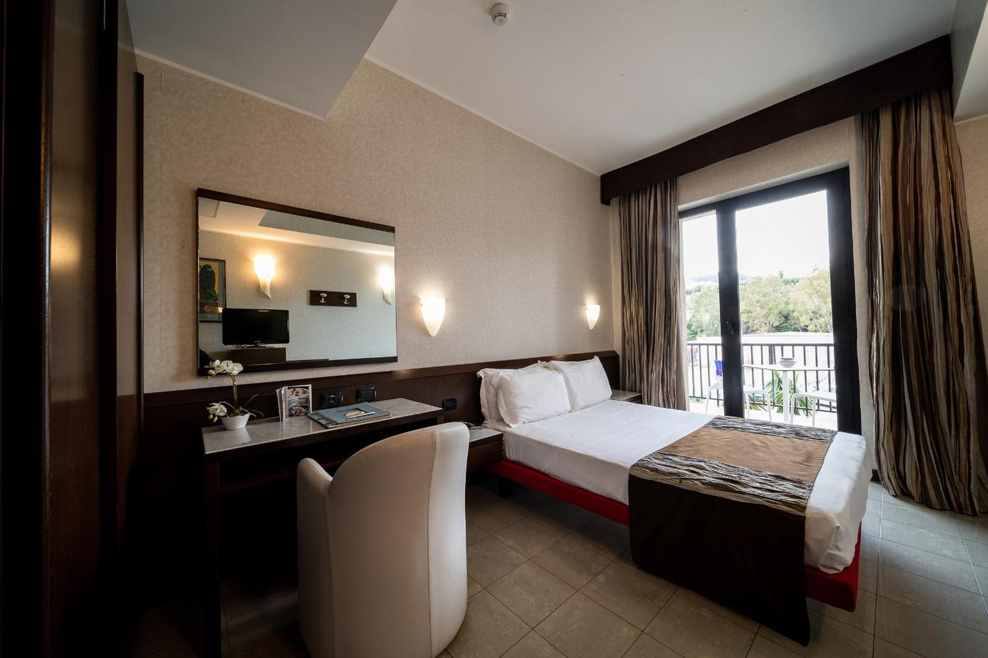 Mare Hotel Savona Esterno foto